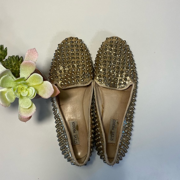 Steve Madden Gold Spike Flats - Picture 1 of 7